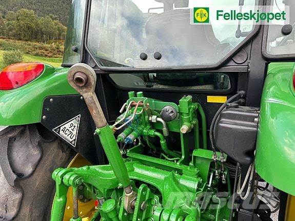 John Deere 5100M Traktorji