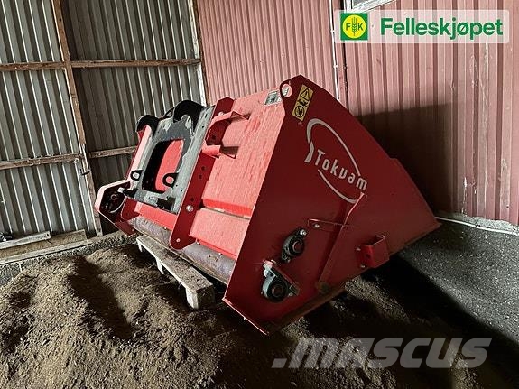 John Deere 5100M kun 230 timer med Ålø Laster Трактори