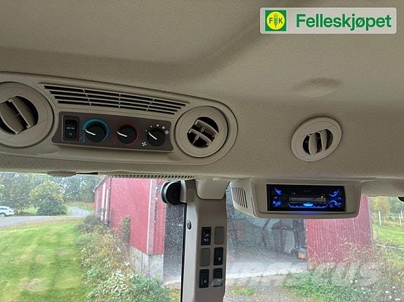 John Deere 5100M kun 230 timer med Ålø Laster Трактори