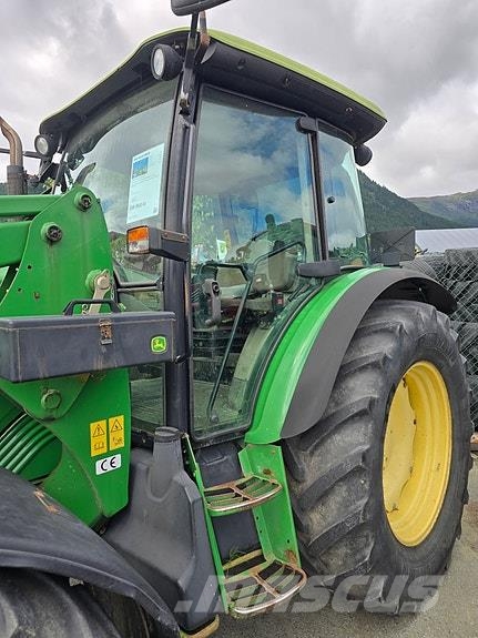 John Deere 5820 الجرارات