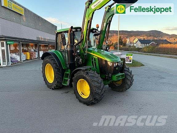 John Deere 6100M kun 1040 timer, Ålø laster الجرارات