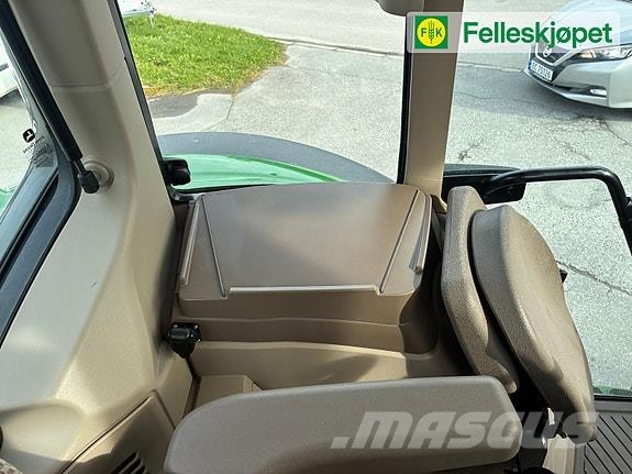 John Deere 6100M med Ålø laster. kun 1770 timer Трактори