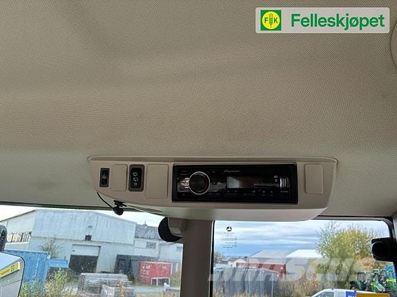 John Deere 6100M med Ålø laster. kun 1770 timer Трактори