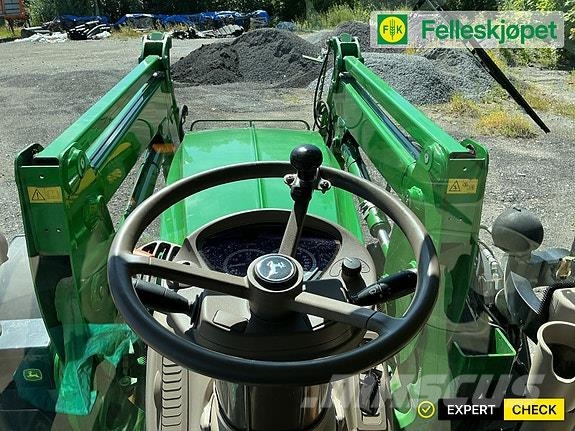 John Deere 6115R 40 km الجرارات