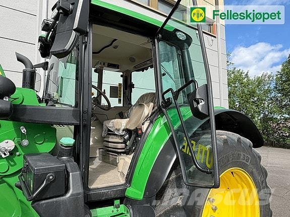 John Deere 6120M الجرارات