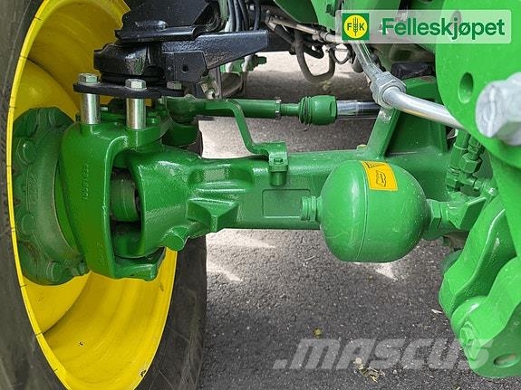 John Deere 6120M الجرارات