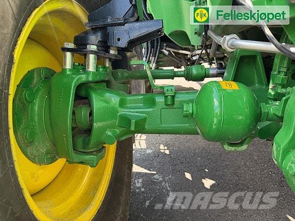 John Deere 6120M الجرارات
