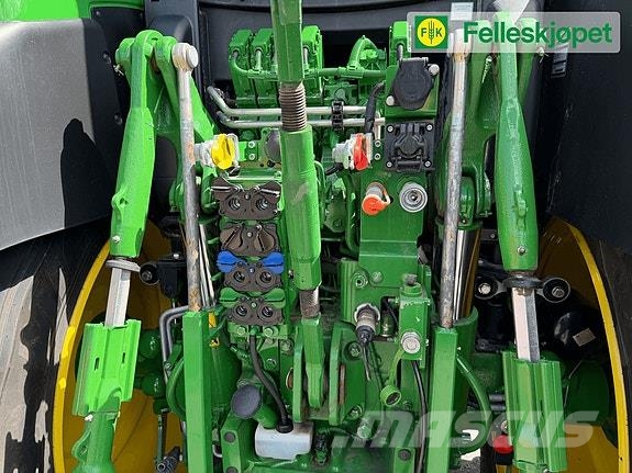 John Deere 6120M الجرارات