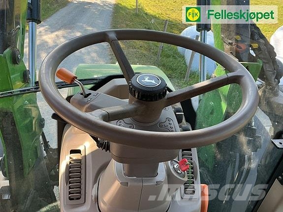 John Deere 6120M Traktorji
