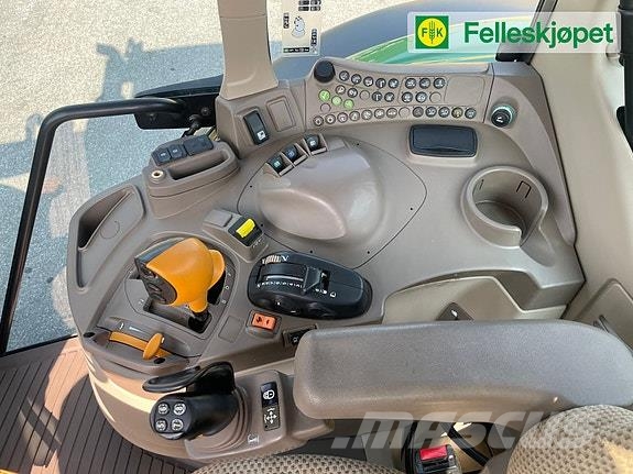 John Deere 6120M fjøring på framaksel og hytta Traktörler
