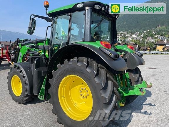 John Deere 6120M fjøring på framaksel og hytta Traktörler