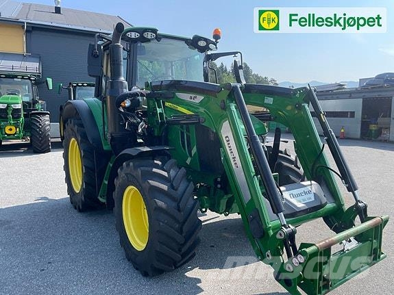 John Deere 6120M fjøring på framaksel og hytta Traktörler