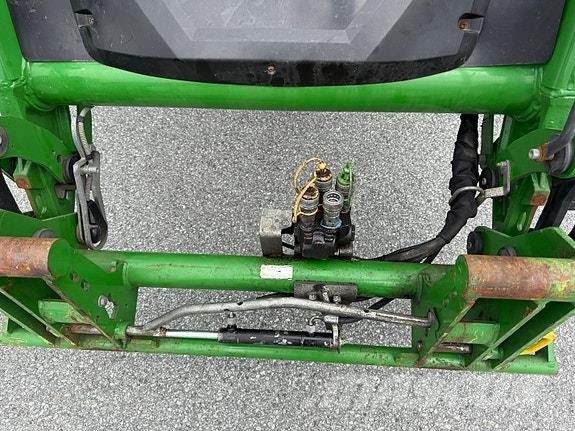 John Deere 6130R الجرارات
