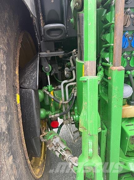 John Deere 6130R الجرارات