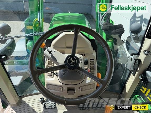 John Deere 6155M الجرارات