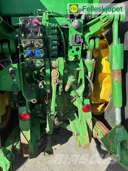 John Deere 8360R الجرارات