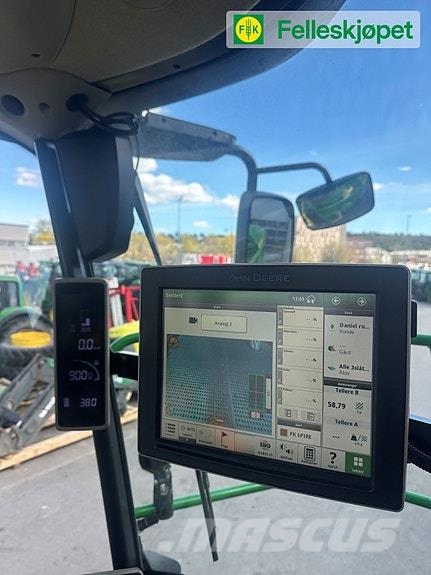 John Deere 8400 Schwader