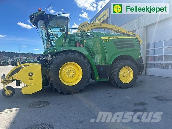 John Deere 8400 Schwader