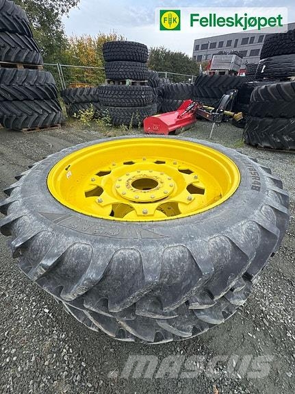 John Deere Hjul par: Farmax RC 340/85R48 Pronar Gul W12 Dekk, hjul og felger