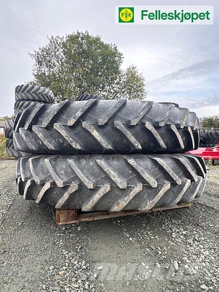 John Deere Hjul par: Farmax RC 340/85R48 Pronar Gul W12 Dekk, hjul og felger