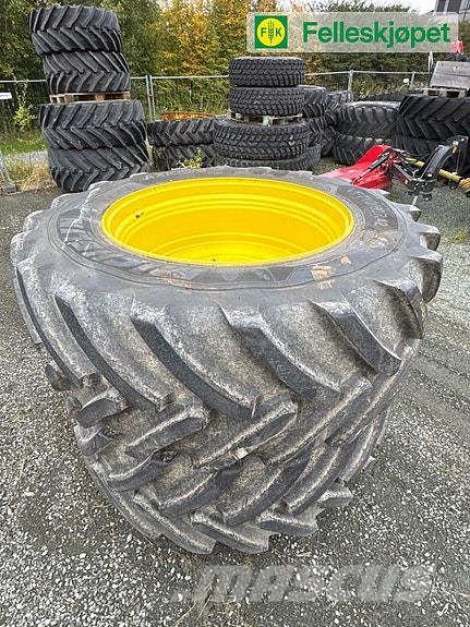 John Deere Hjul par: Michelin AxioBib 2 710/60R42 GKN Gul TW2 الإطارات والعجلات والحافات