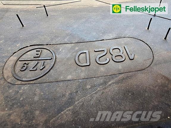 John Deere Hjul par: Michelin Axiobib 2 710/70R42 GKN Gul TW2 الإطارات والعجلات والحافات