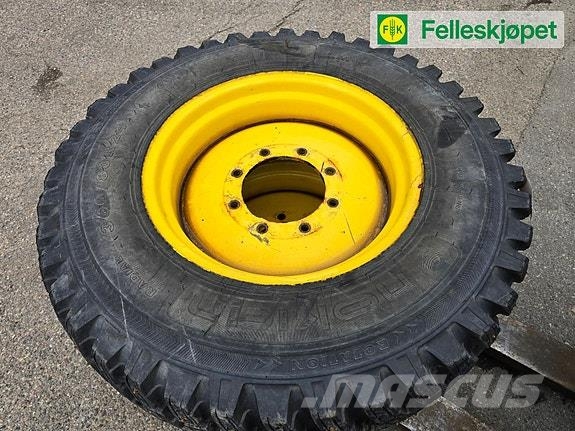 John Deere Hjul par: Nokian TRI 2 360/80R24 gul Tyres, wheels and rims