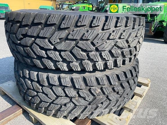 John Deere Hjul par: Nokian Hakkapilitta 540/80R38 Fakspro Gu الإطارات والعجلات والحافات