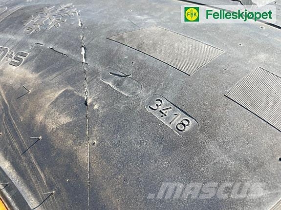 John Deere Hjul par: Nokian Hakkapilitta 540/80R38 Fakspro Gu الإطارات والعجلات والحافات