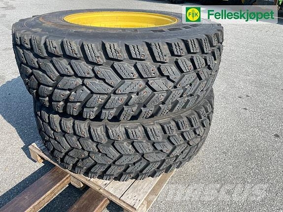 John Deere Hjul par: Nokian hakkapilitta 440/80R28 Ukjent gul الإطارات والعجلات والحافات