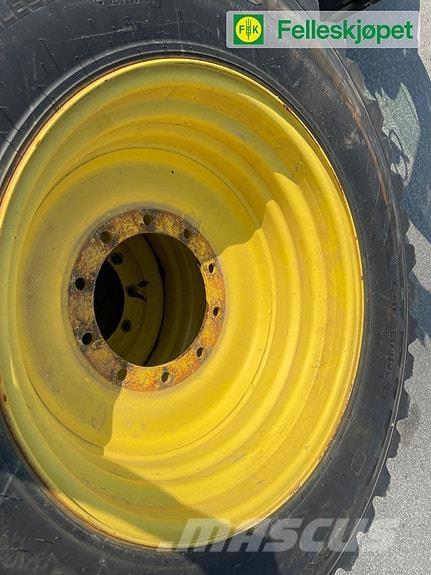 John Deere Hjul par: Nokian hakkapilitta 440/80R28 Ukjent gul الإطارات والعجلات والحافات