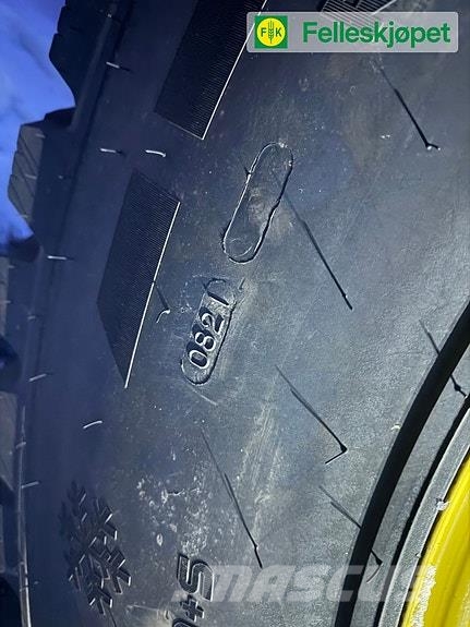 John Deere Hjul par: Nokian Hakkapeliitta TRI 480/80R34 Ukjen Pneumatiky, kolesá a ráfiky