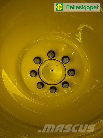 John Deere Hjul par: Nokian Hakkapeliitta TRI 480/80R34 Ukjen Pneumatiky, kolesá a ráfiky