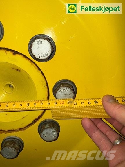 John Deere Hjul par: Nokian Hakkapeliitta TRI 480/80R34 Ukjen Pneumatiky, kolesá a ráfiky