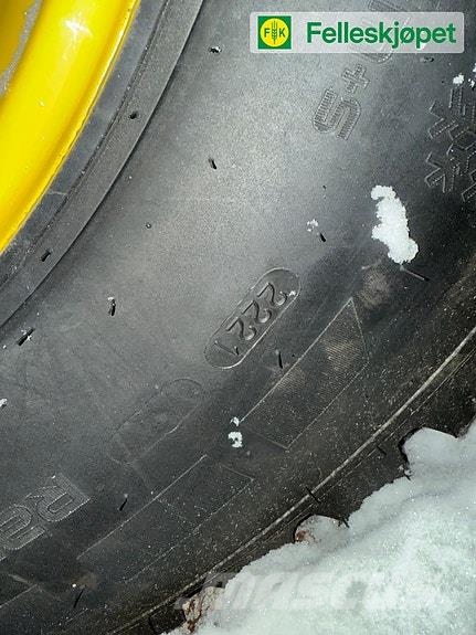 John Deere Hjul par: Nokian Hakkapeliitta TRI 400/80R24 Ukjen Pneumatiky, kolesá a ráfiky