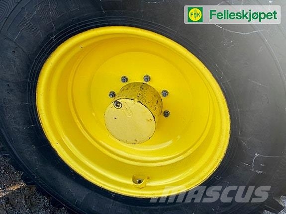 John Deere Hjul par: Nokian TRI 2 M+S 440/80R28 Gule DW14L Tyres, wheels and rims