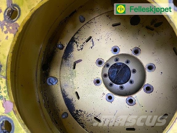 John Deere Michelin Multibib 650/65R42 80% med felg Traktörler