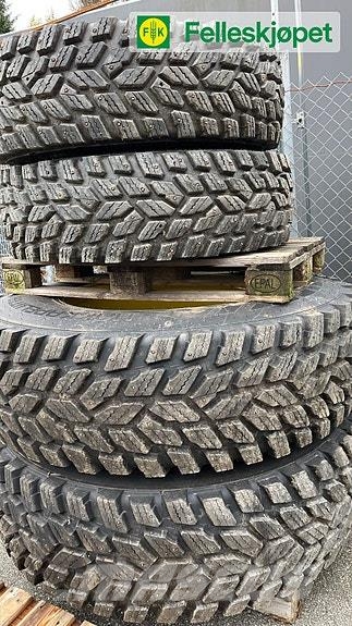 John Deere Nokian Hakkapelitta TRI 480/80 34 hjulsett Tyres, wheels and rims