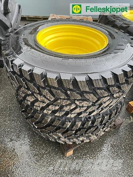 John Deere Nokian hakkapelitta 440/80r24 m pigg og felg Traktorer
