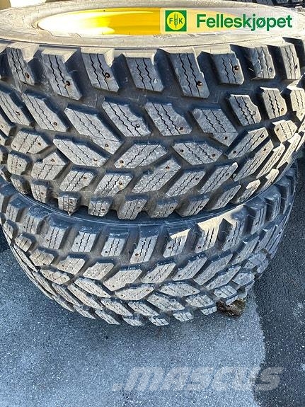 John Deere Nokian hakkapilitta 540/65R30 veskefylte Traktorer