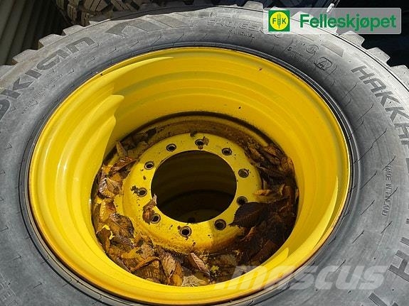 John Deere Nokian hakkapilitta 540/65R30 veskefylte Τρακτέρ