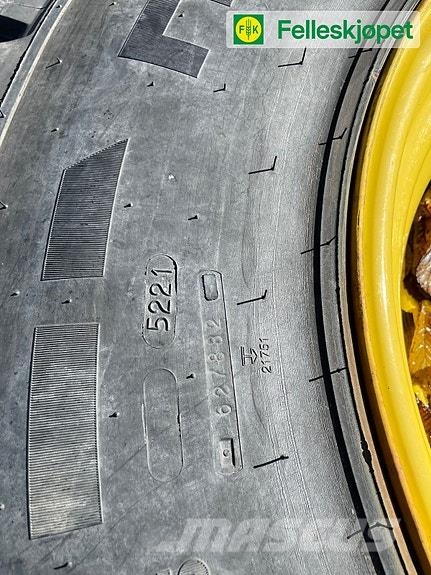 John Deere Nokian hakkapilitta 540/65R30 veskefylte Τρακτέρ
