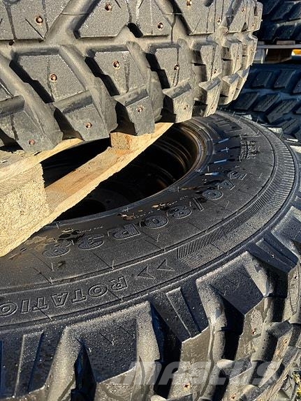 John Deere Nokian TRI2 440/80R28 og 540/80R38 Traktoren