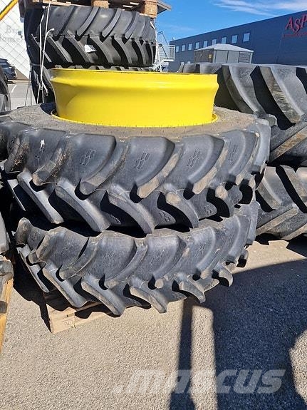 John Deere Tvillinghjul عجلات مزدوجة