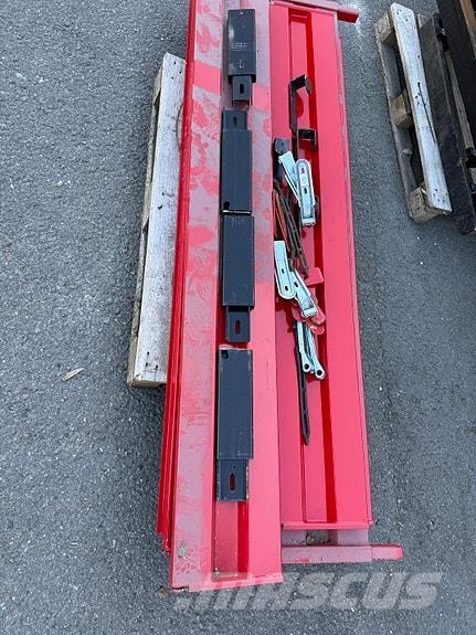Junkkari div. kornkarmer مقطورات للأغراض العامة