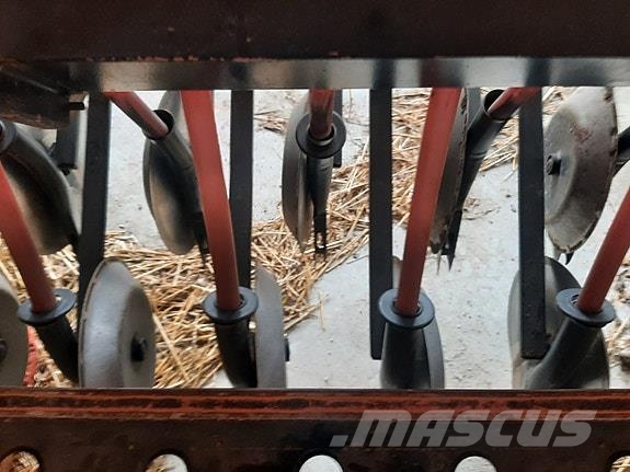 Junkkari Simulta 2500 Rasipači mineralnog gnojiva