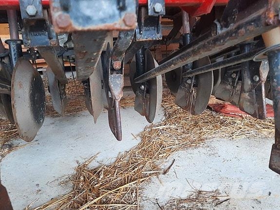 Junkkari Simulta 2500 Rasipači mineralnog gnojiva