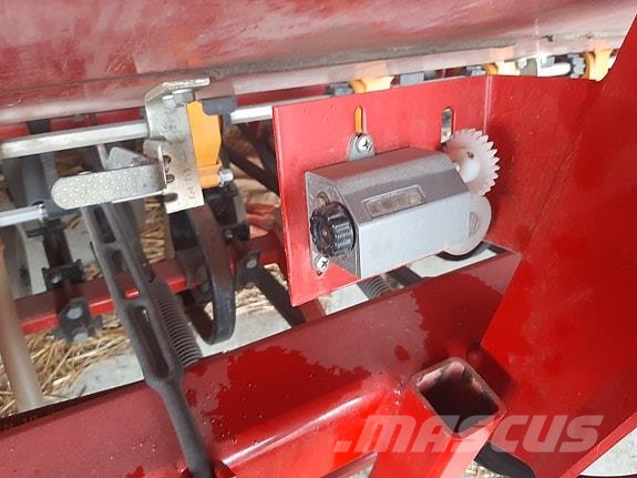 Junkkari Simulta 2500 Rasipači mineralnog gnojiva