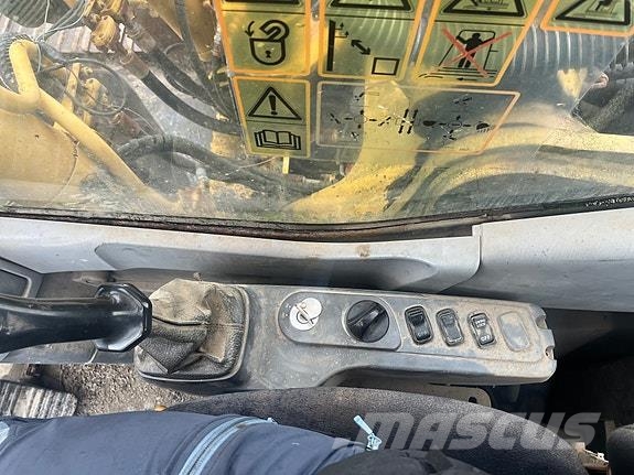 Komatsu PC210 Other