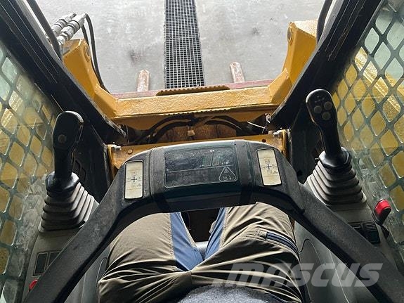 Komatsu SK714 معدات البناء - غير ذلك